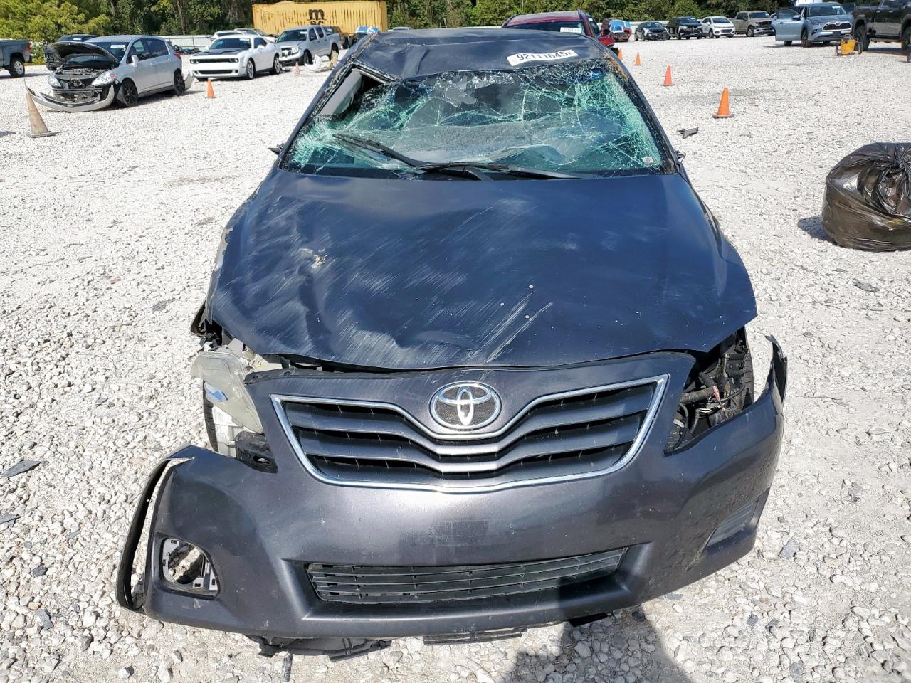 Toyota Camry Base Image 7