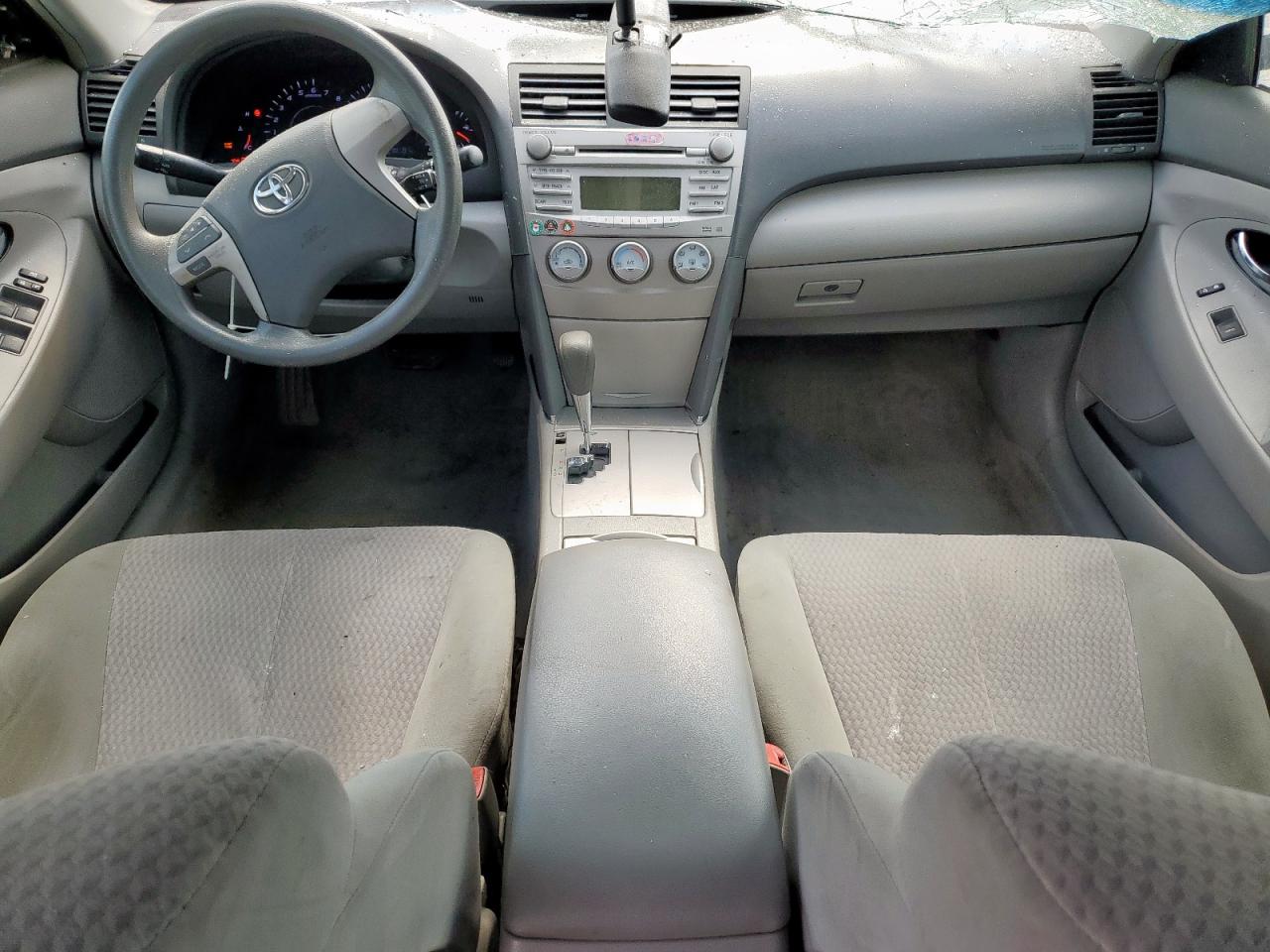 Toyota Camry Base Image 8