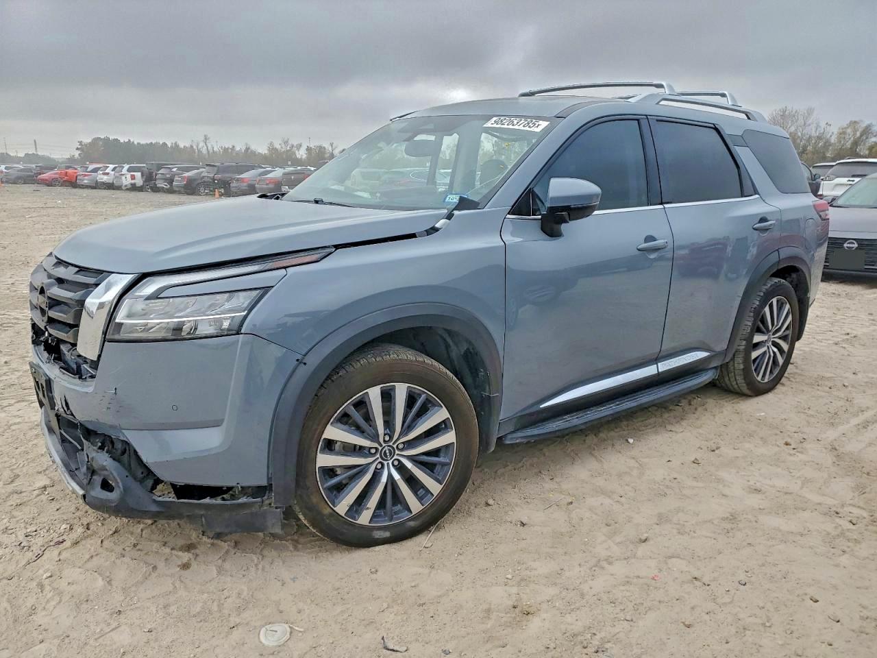 Nissan Pathfinder Platinum Image 1