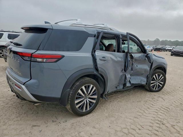 Nissan Pathfinder Platinum Image 4