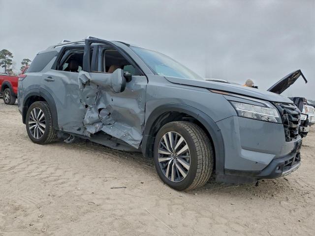 Nissan Pathfinder Platinum Image 5