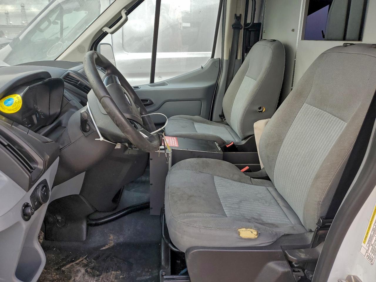 Ford Transit T-250 Image 8