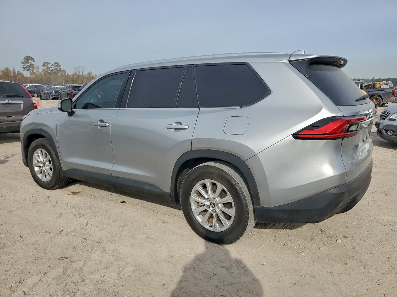 Toyota Grand High Xle Image 4