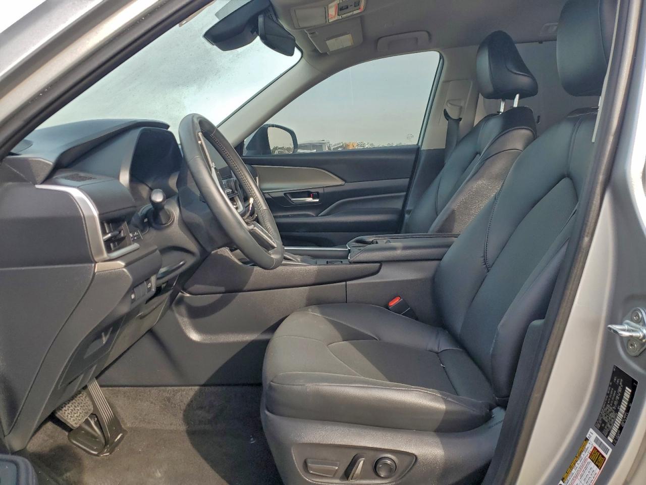 Toyota Grand High Xle Image 13