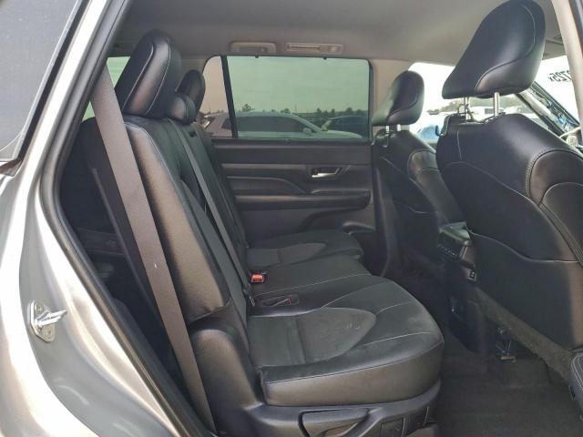 Toyota Grand High Xle Image 9