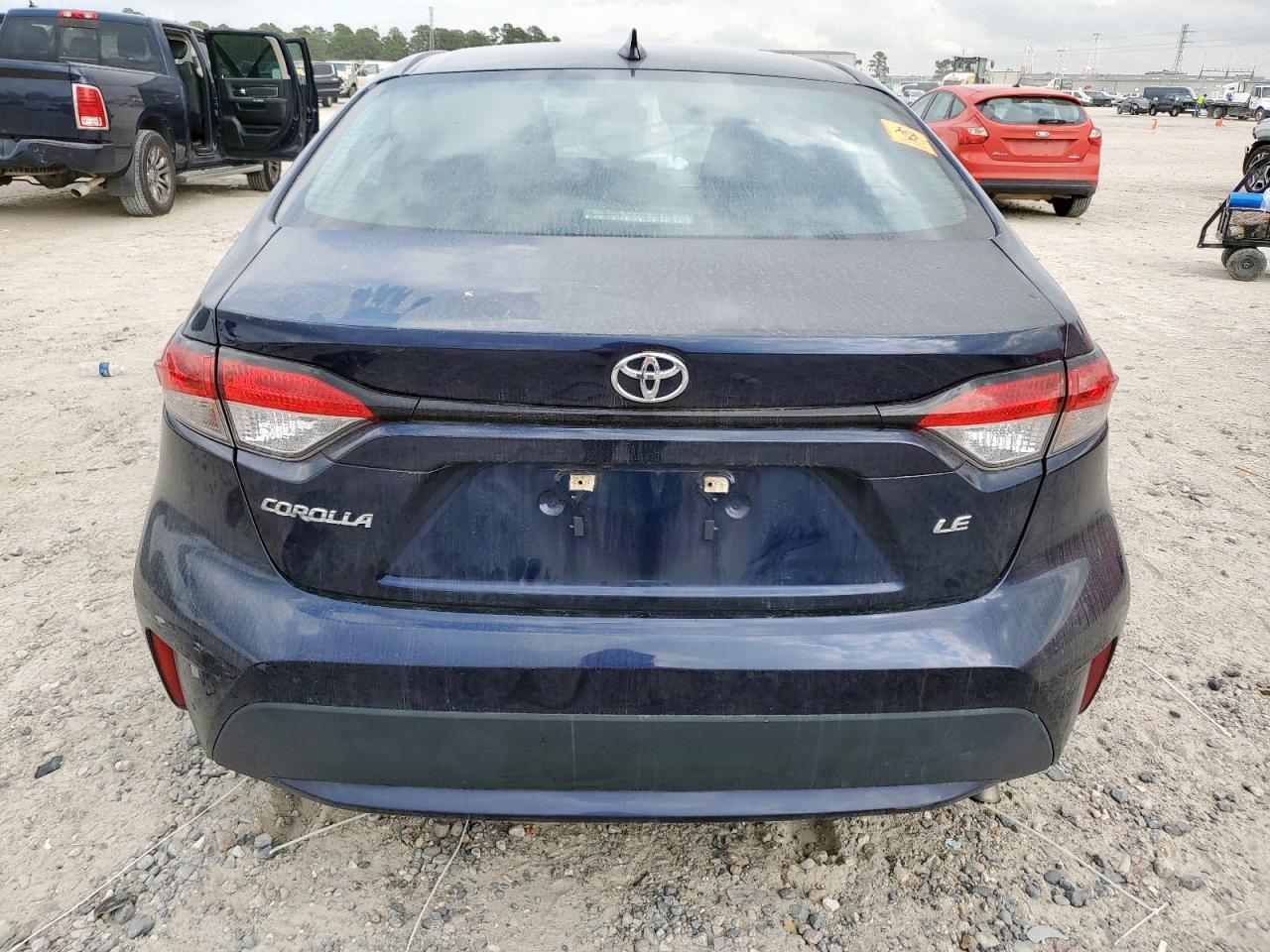 Toyota Corolla Le Image 9