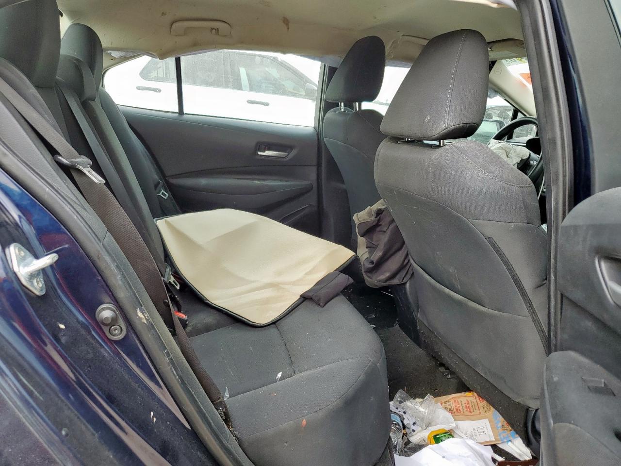 Toyota Corolla Le Image 8