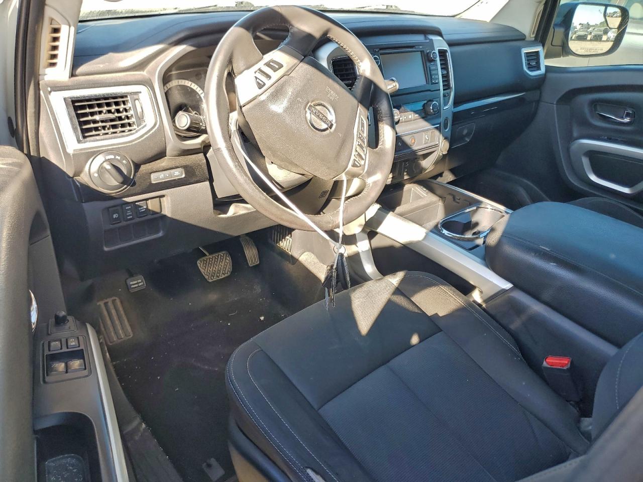 Nissan Titan Sv Image 8