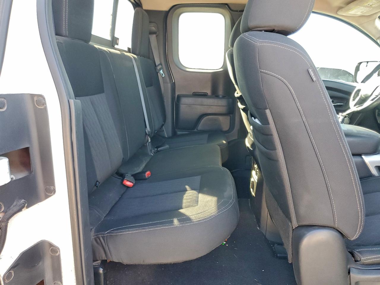 Nissan Titan Sv Image 9