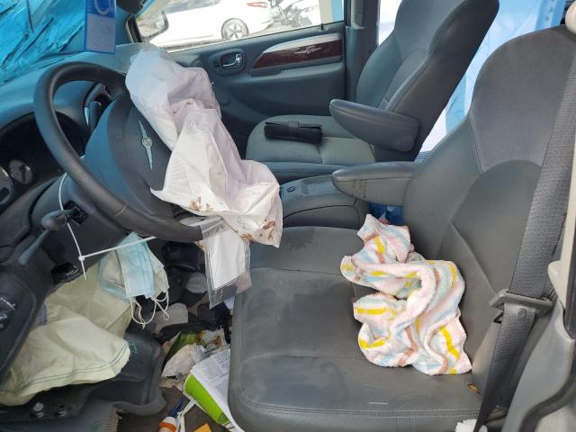 Chrysler Minivan Limited Image 9