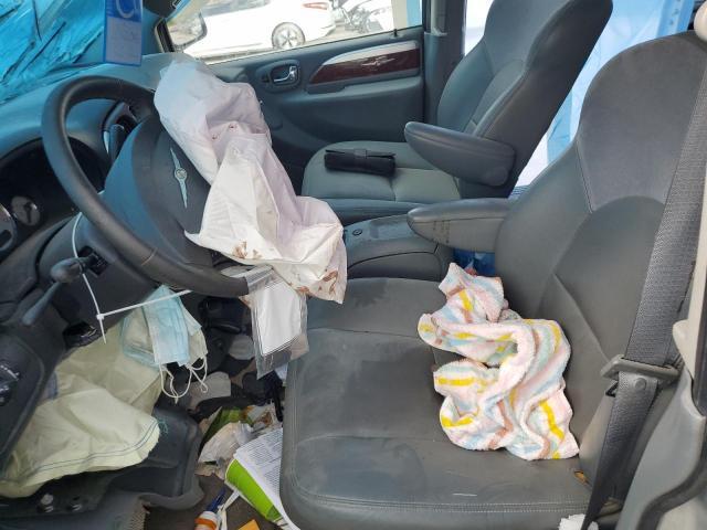 Chrysler Minivan Limited Image 9