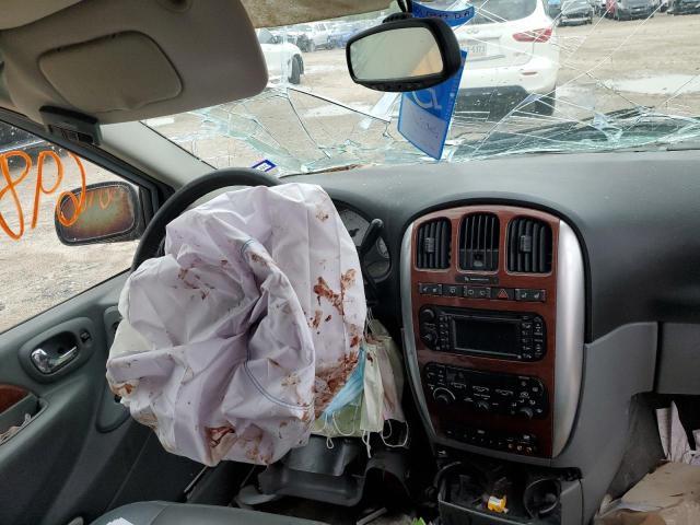 Chrysler Minivan Limited Image 2