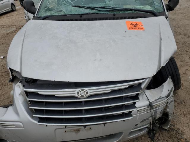 Chrysler Minivan Limited Image 12