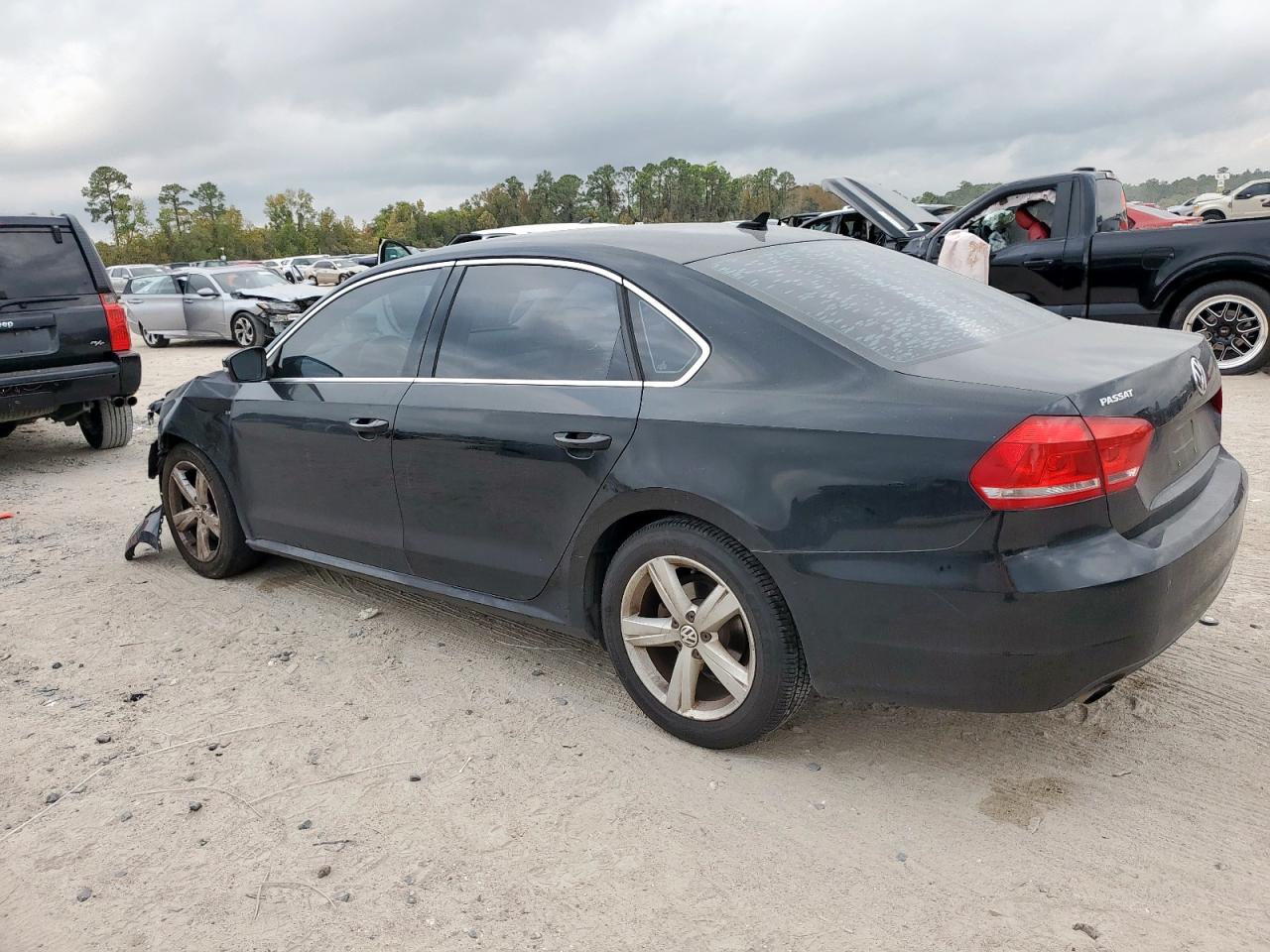 Volkswagen Passat S Image 4