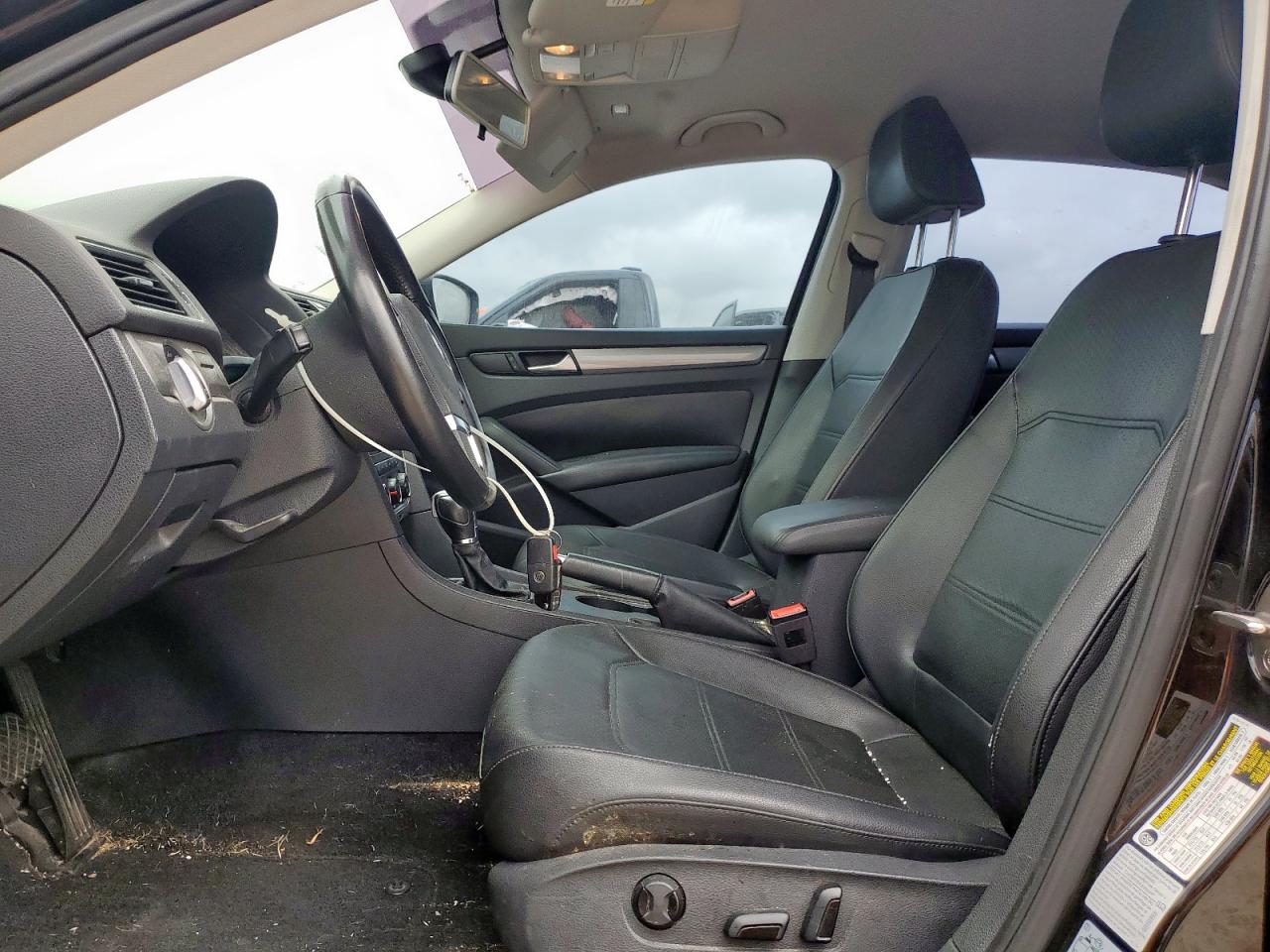 Volkswagen Passat S Image 12