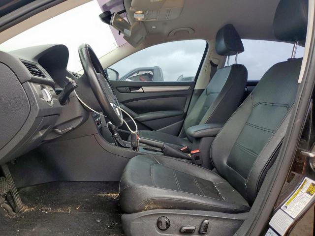 Volkswagen Passat S Image 12