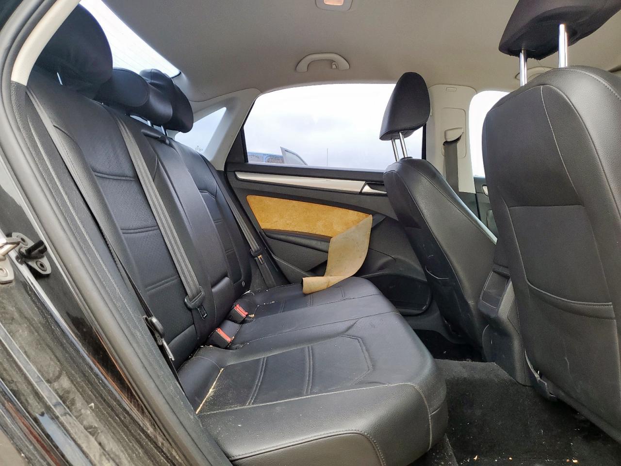 Volkswagen Passat S Image 11