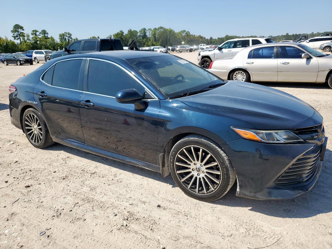 Toyota Camry L Image 4