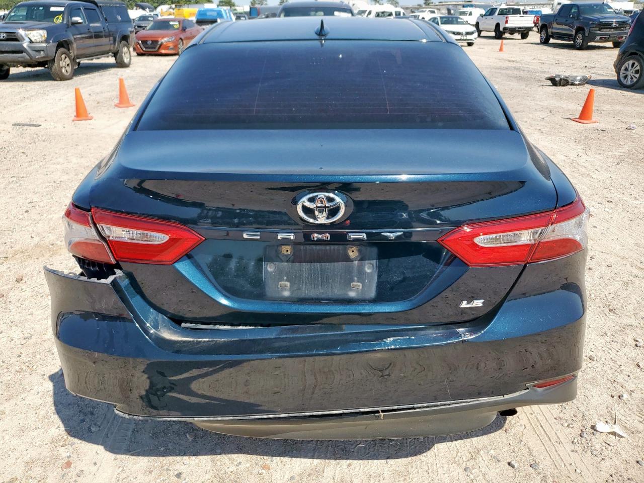 Toyota Camry L Image 5