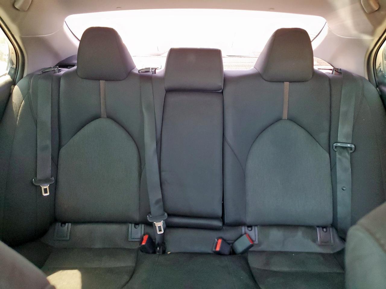 Toyota Camry L Image 8