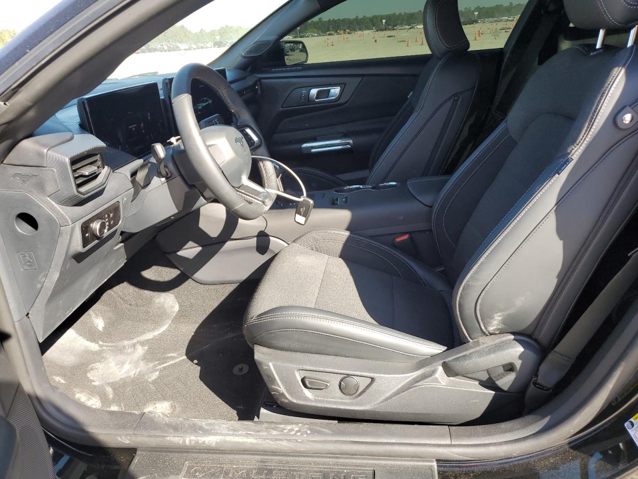 Ford Mustang Image 9