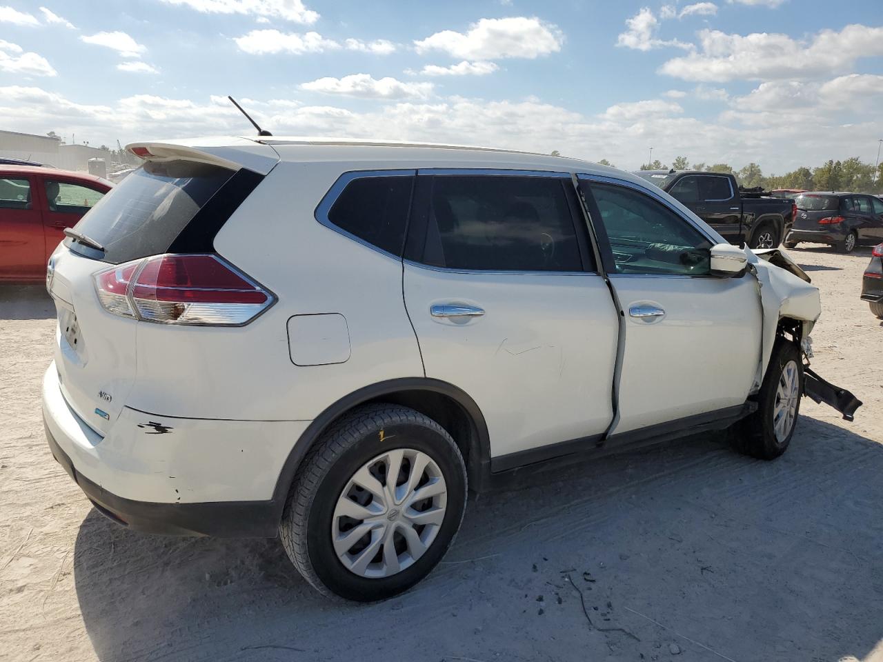 Nissan Rogue S Image 4