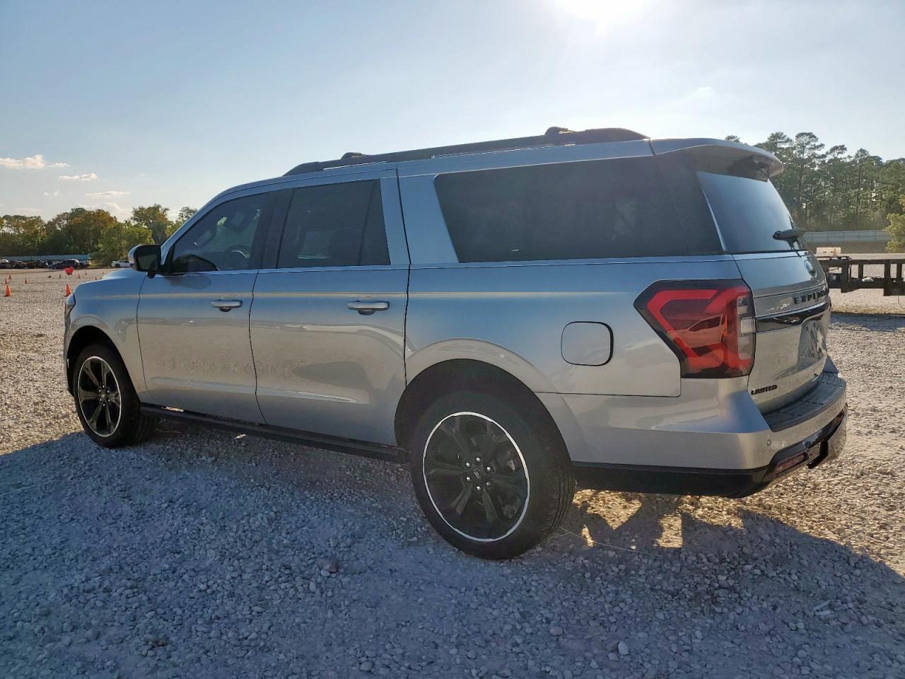 Ford Expedition Max Limited Image 2