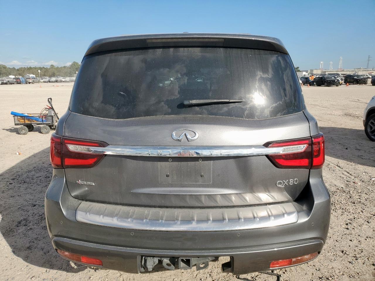 INFINITI Qx Luxe Image 2