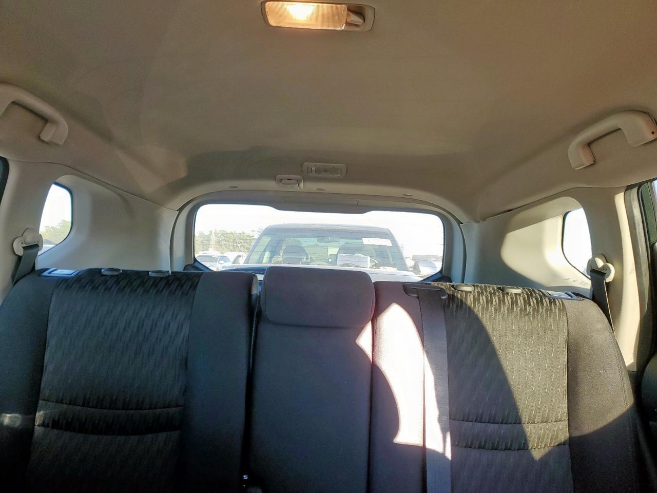 Nissan Rogue S Image 7