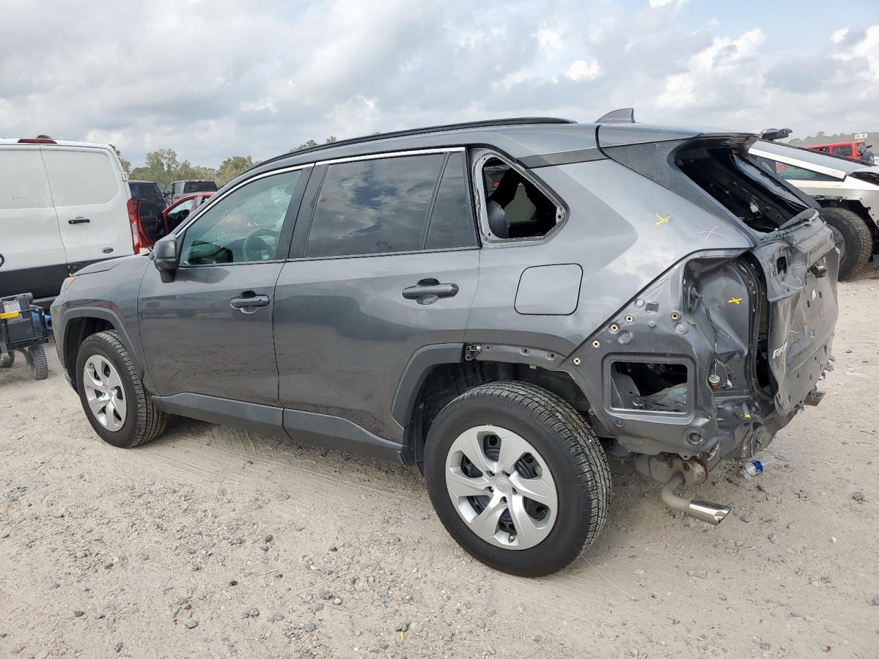 Toyota RAV4 Le Image 3