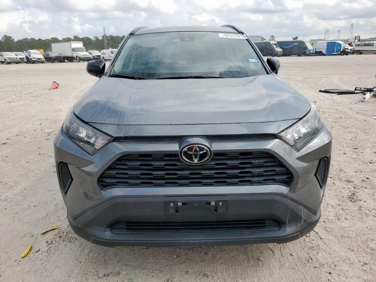 Toyota RAV4 Le Image 4