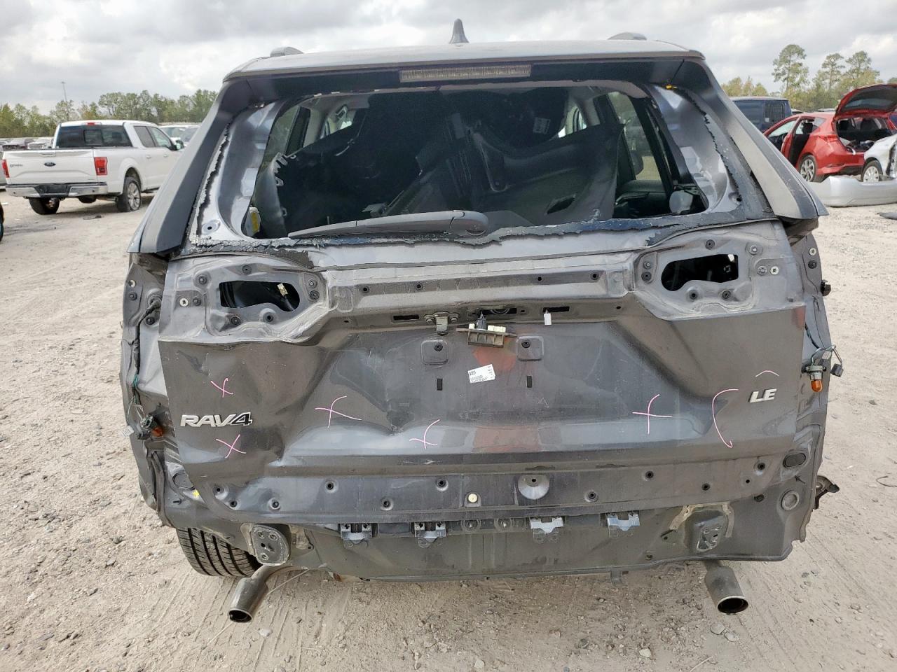 Toyota RAV4 Le Image 8