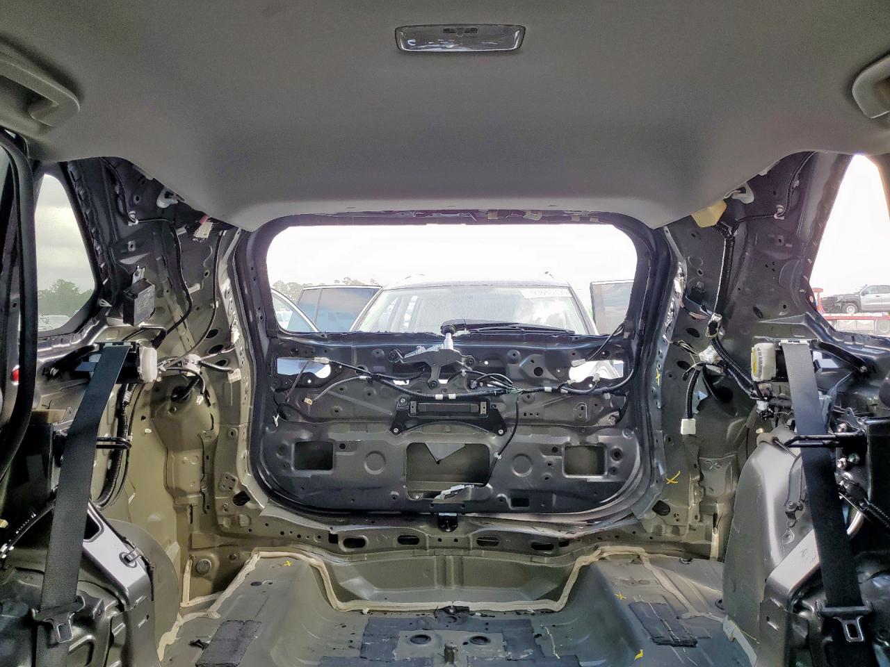 Toyota RAV4 Le Image 9