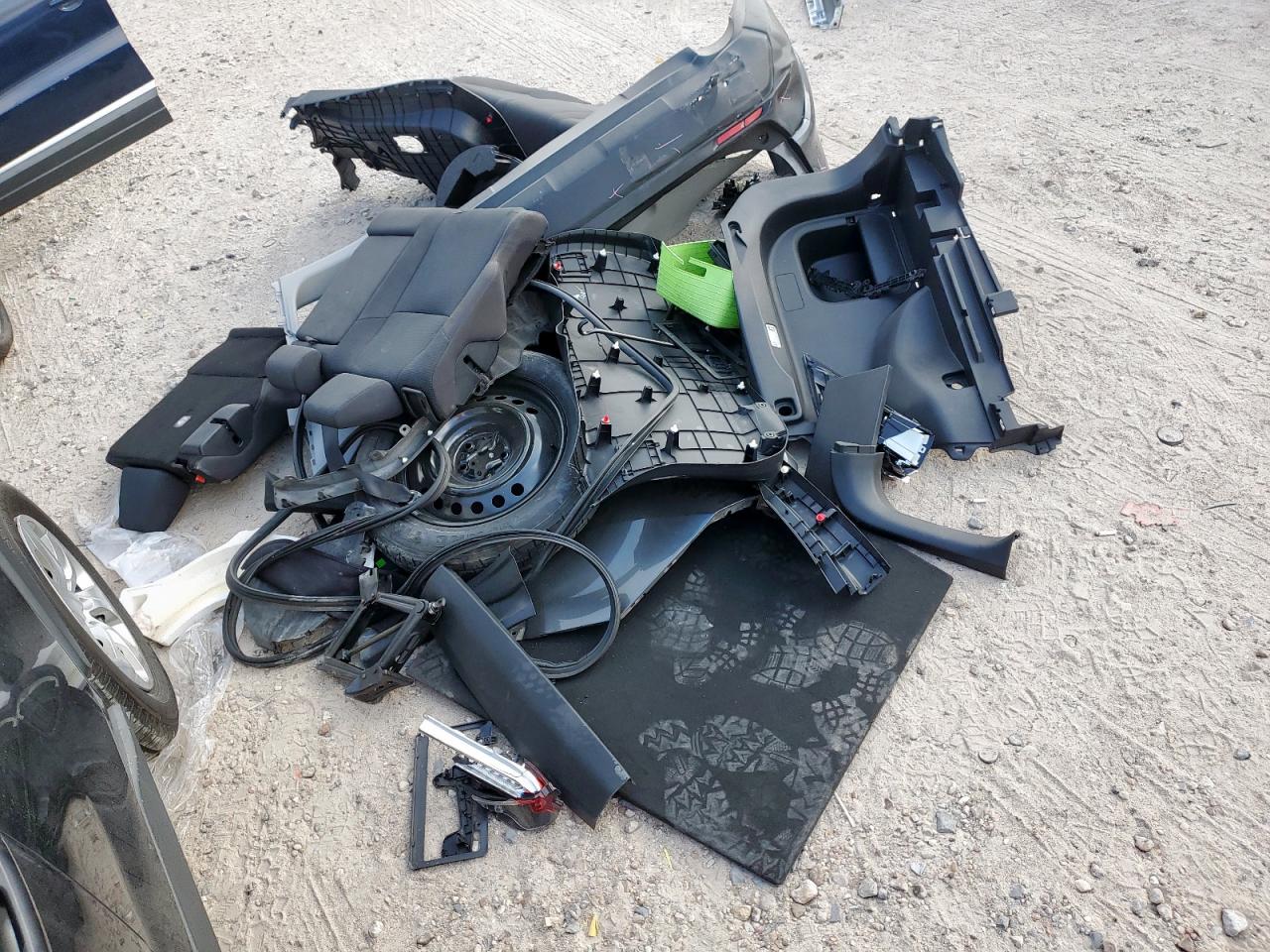 Toyota RAV4 Le Image 14