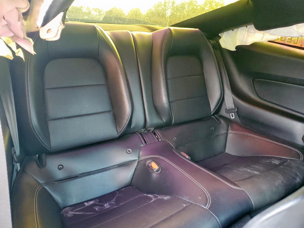 Ford Mustang Image 8