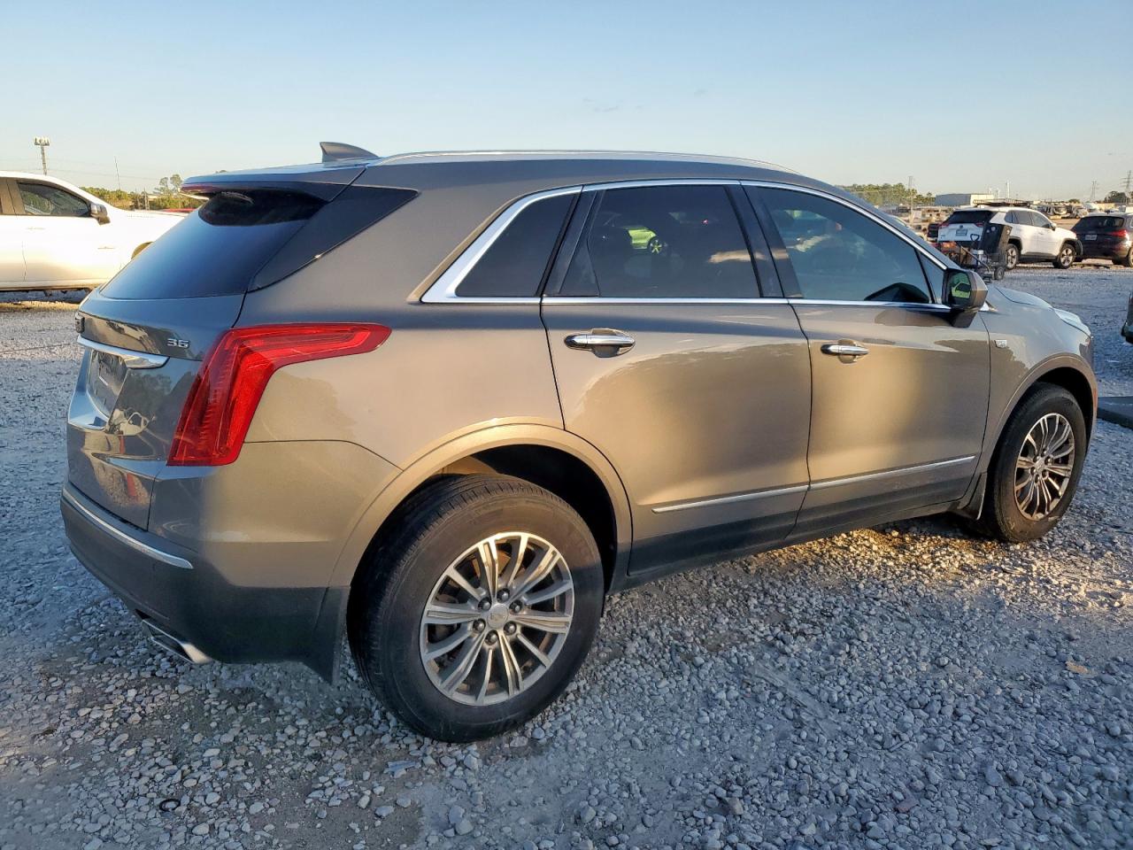 Cadillac XT5 Luxury Image 2