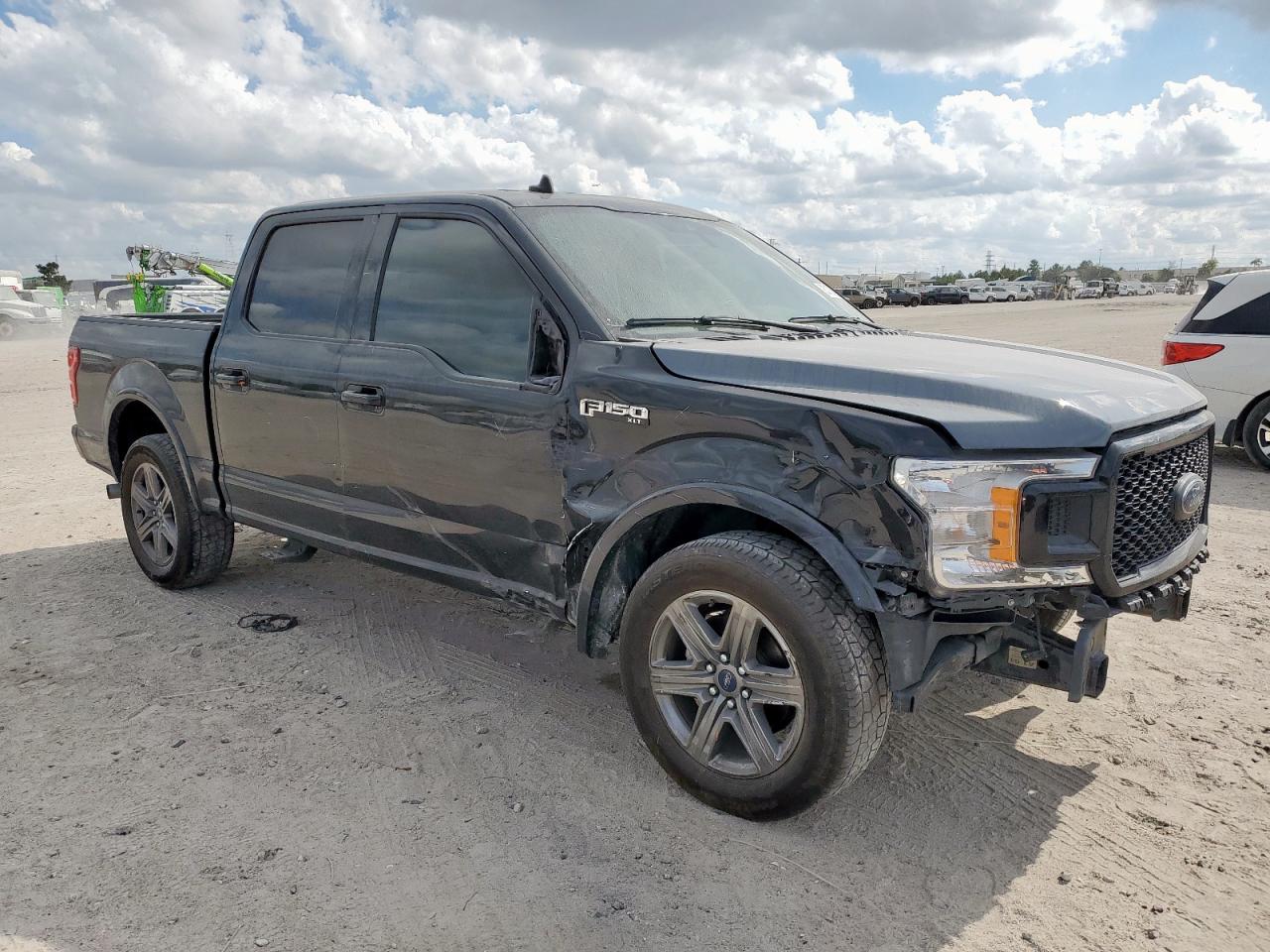 Ford F-150 Supercrew Image 3