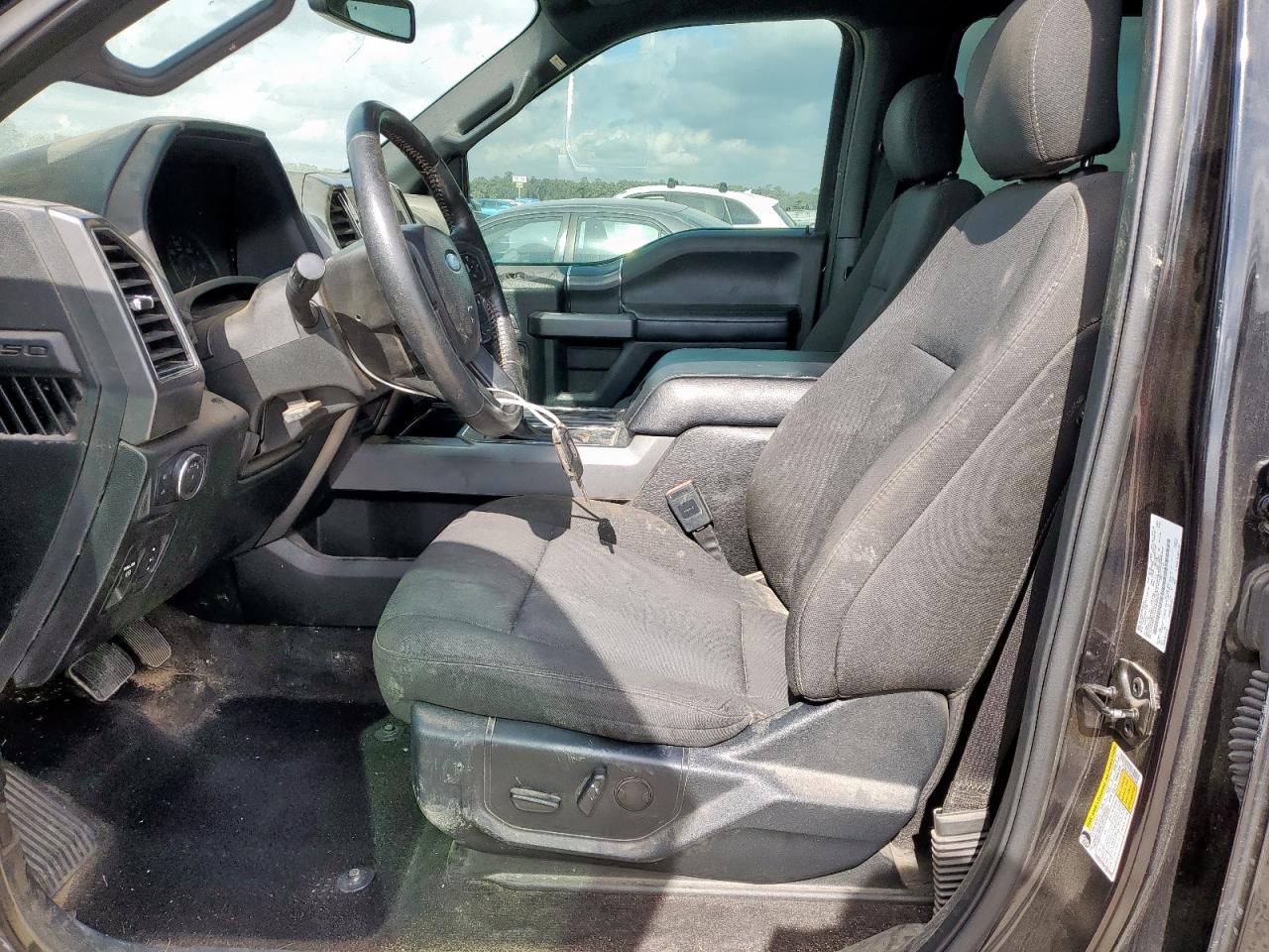 Ford F-150 Supercrew Image 6