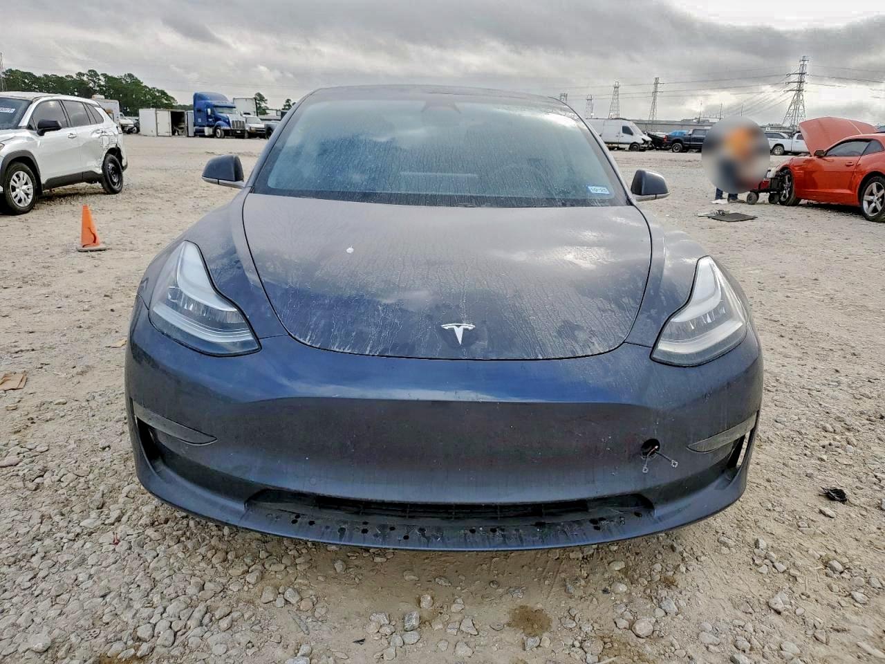 Tesla Model 3 Image 8