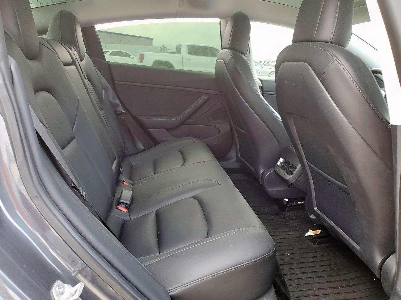 Tesla Model 3 Image 3