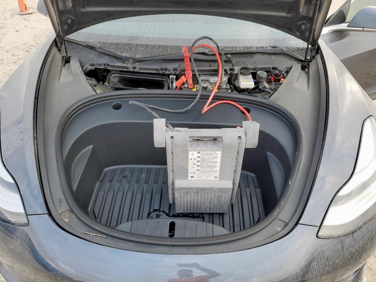 Tesla Model 3 Image 10