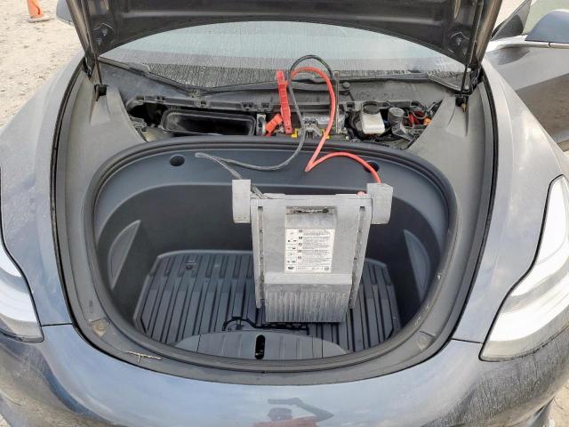 Tesla Model 3 Image 10