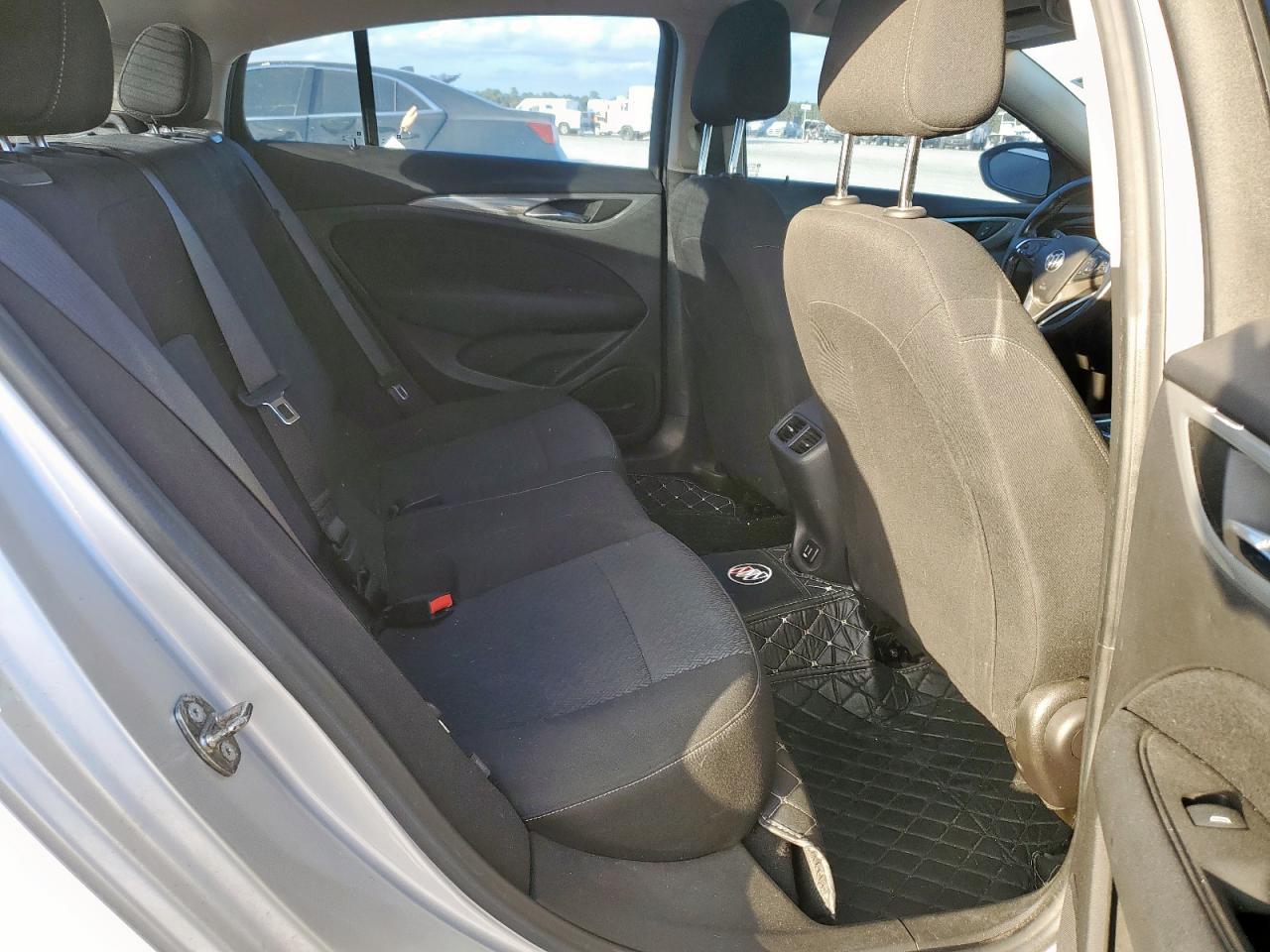 Buick Regal Preferred Image 12