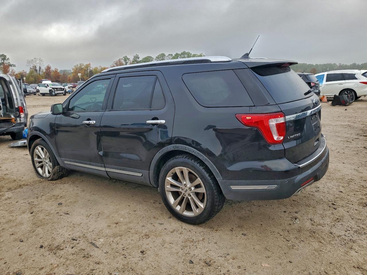 Ford Explorer Limited Image 12