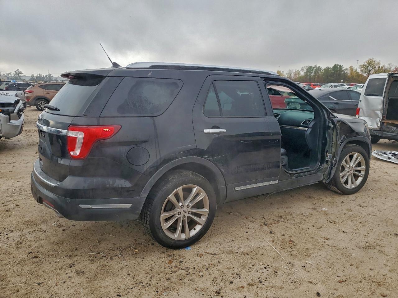 Ford Explorer Limited Image 2