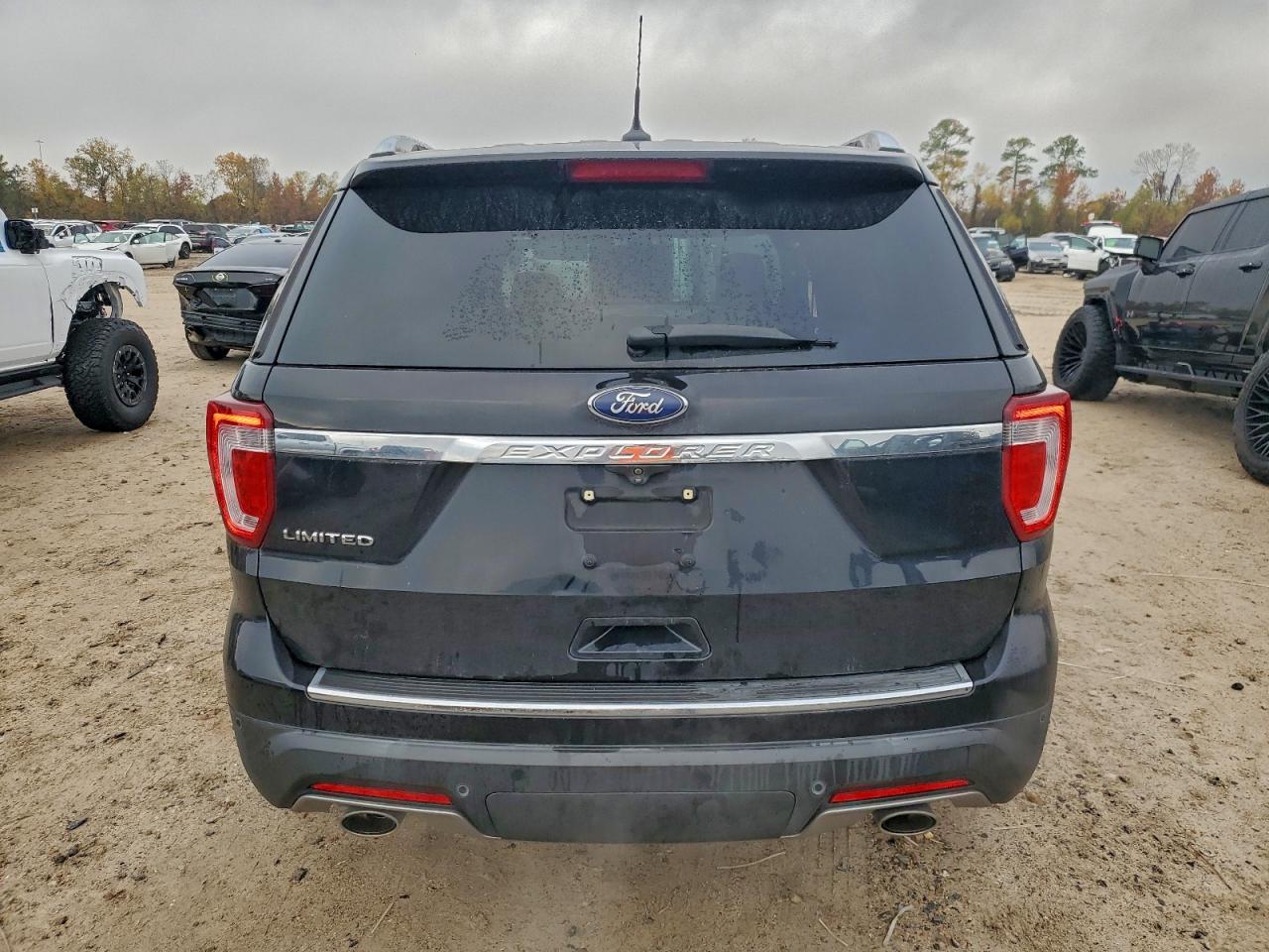 Ford Explorer Limited Image 7