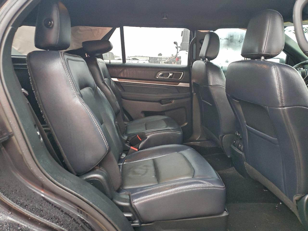 Ford Explorer Limited Image 9