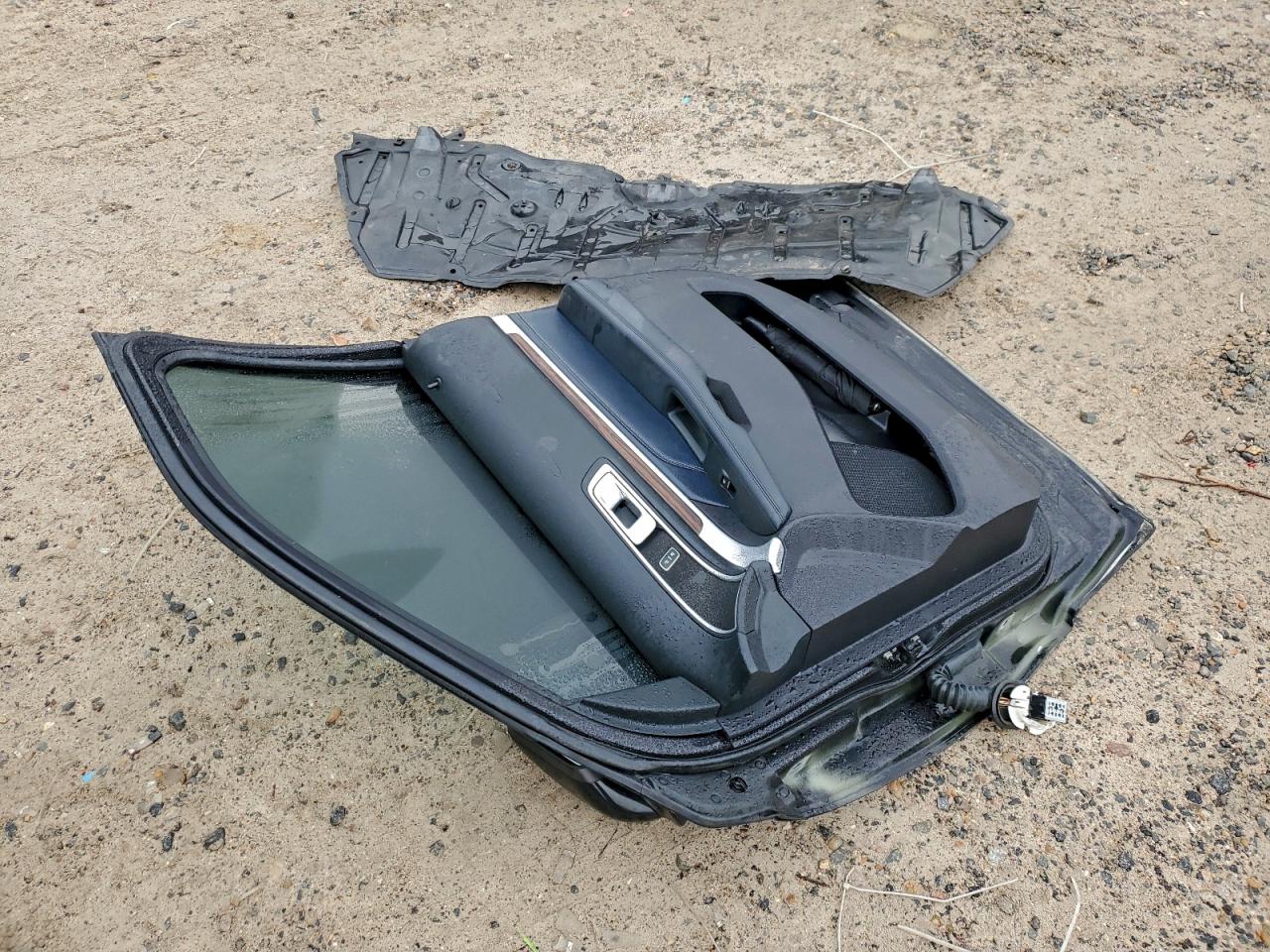 Ford Explorer Limited Image 13