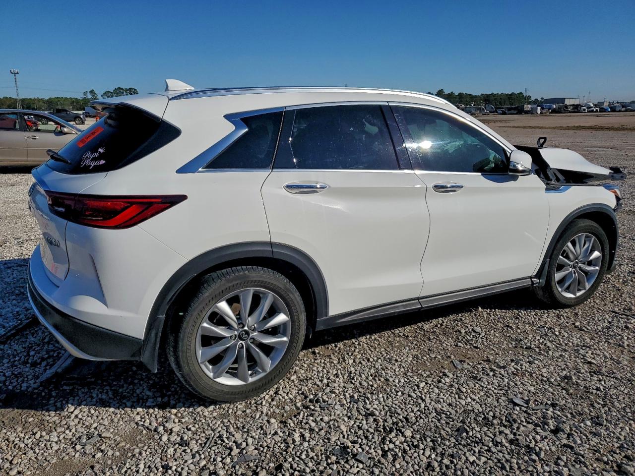 INFINITI Qx Luxe Image 2