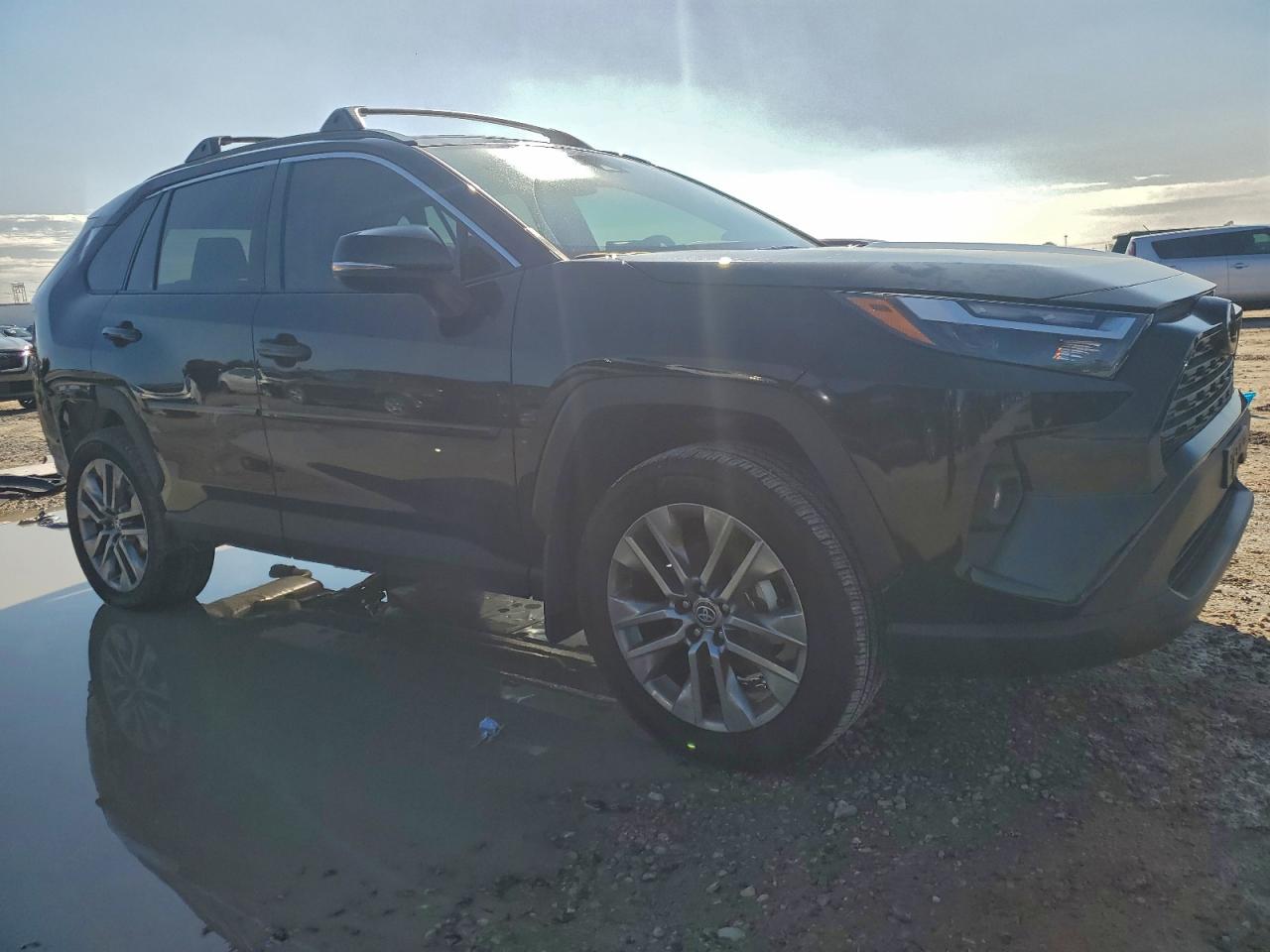 Toyota RAV4 Xle Premium Image 5